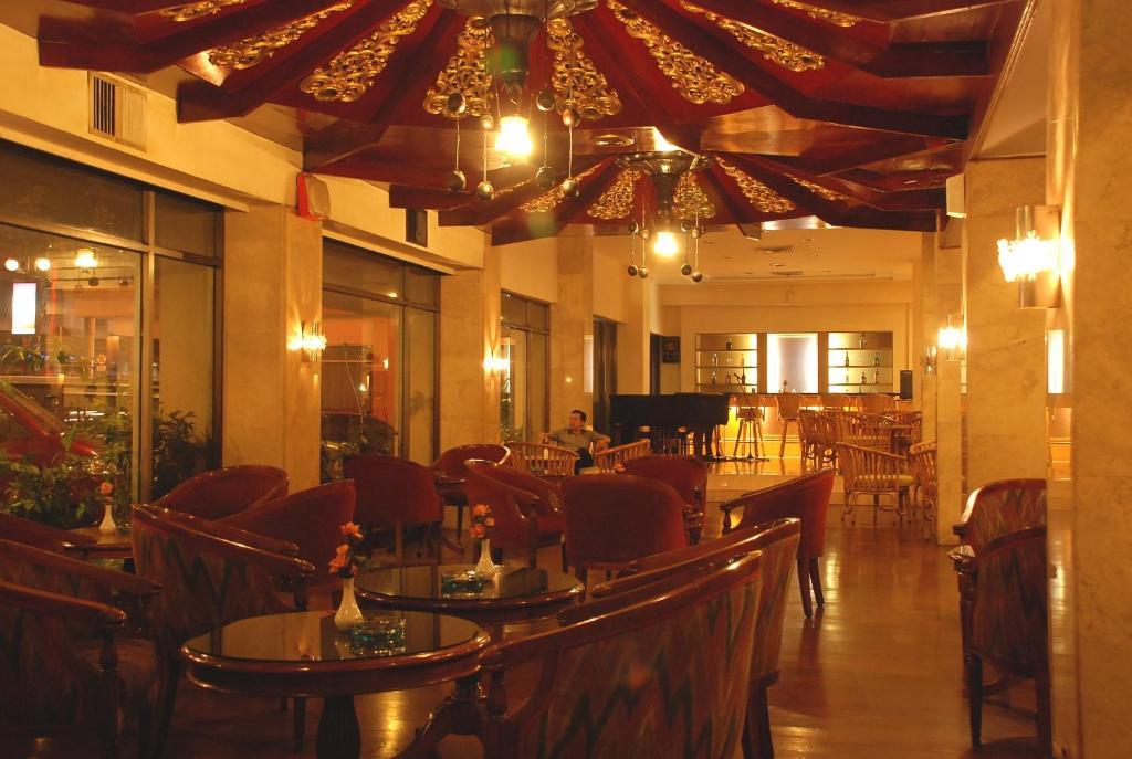 Hotel Sandjaja Палембанг Экстерьер фото